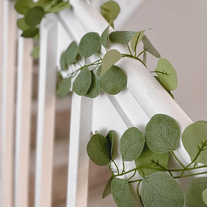 CQURE 32Pcs Eucalyptus Garland,Artificial Eucalyptus Leaves Table Greenery Garland Wreath Vines for Wedding Party Table Bedroom Wall Room Decor