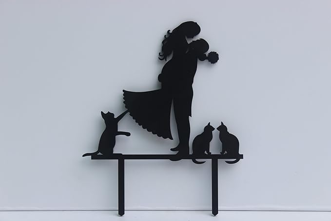 Meijiafei Groom Hold Bride with 3 Cat Wedding Party Acryilc Cake Topper