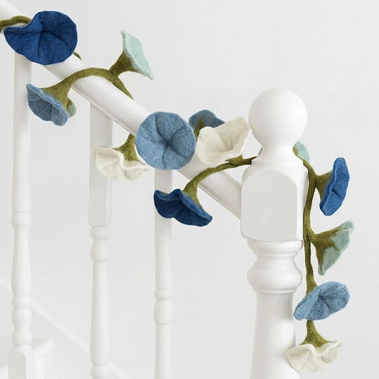 XunYee 5.6 ft Wool Felt Flower Garland Hand Felted Flower Strings for Wedding Party Floral Decor Mantle Decorations(Blue Colors,1 Pack)