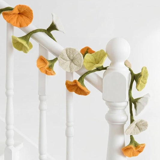 XunYee 5.6 ft Wool Felt Flower Garland Hand Felted Flower Strings for Wedding Party Floral Decor Mantle Decorations(Orange Colors,1 Pack)