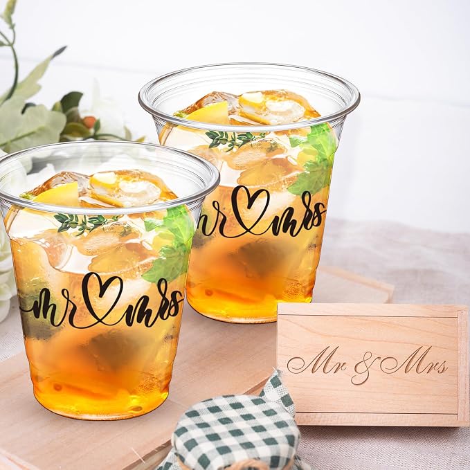 Dandat Disposable Wedding Plastic Cups Bulk 10oz Mr and Mrs Happily Ever After Disposable Clear Reception Drinking Cup for Wedding Reception Bridal Shower Engagement Party(200 Pack,Mr and Mrs)