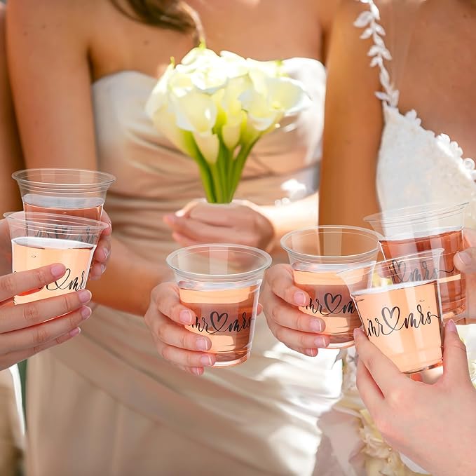 Dandat Disposable Wedding Plastic Cups Bulk 10oz Mr and Mrs Happily Ever After Disposable Clear Reception Drinking Cup for Wedding Reception Bridal Shower Engagement Party(200 Pack,Mr and Mrs)