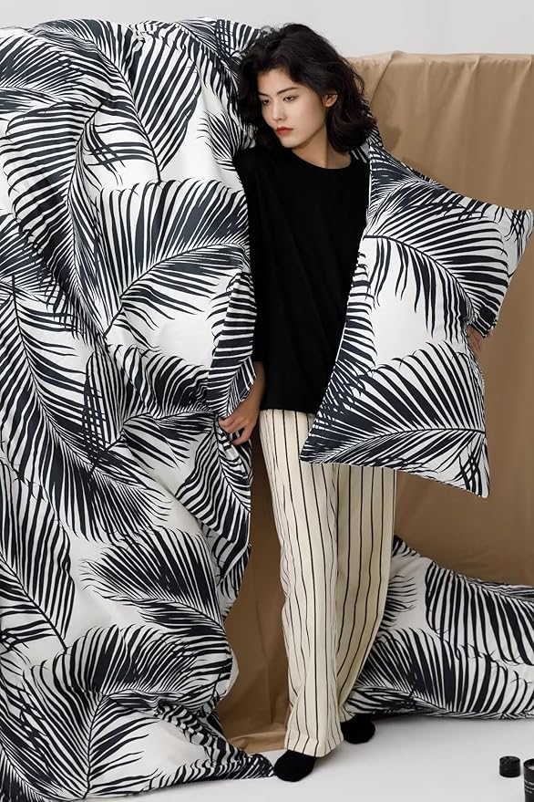 KAREVER Black Leaves Comforter King Black and White Palm Leaf Printed Comforter Sets Modern Boho Black Tropical Botanical Leaves Bed Quilts for Women Men Soft Floral Palm Black King Comforters