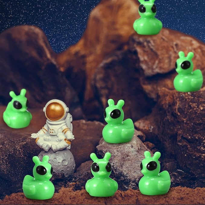 VioraWhite 100 Pcs Resin Mini Alien Duck Figures Bulk Tiny Alien Duck Figurine to Hide and Seek Green UFO Sci-fi Space Party Gifts for Miniature Landscape Space Birthday Party Goodie Bags Fillers