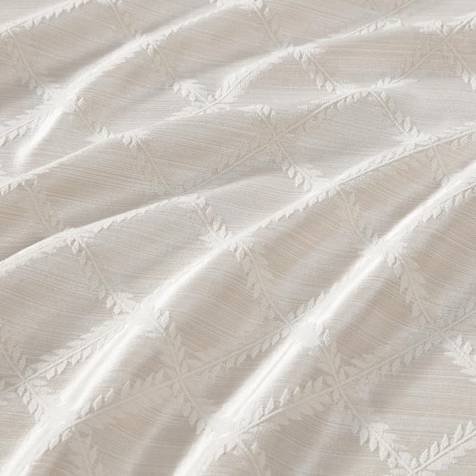 Lenox Laurel Leaf Tablecloth, Platinum - 70" W x 86" L Oval