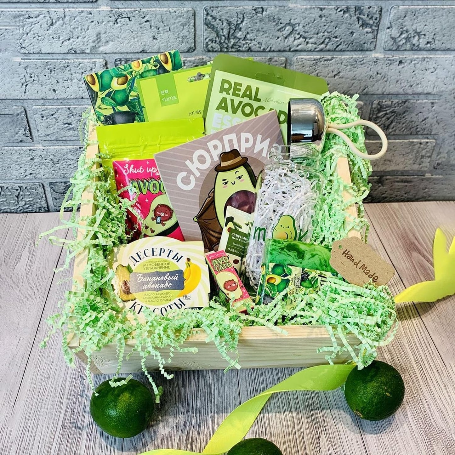 Zankubom 1 LB Light Green Crinkle Cut Paper Shred Filler Great for Gift Wrapping, Basket Fillers, Birthday, Gift Wrapping, Anniversary, Halloween Thanksgiving Christmas Party Decor Filling Supplies