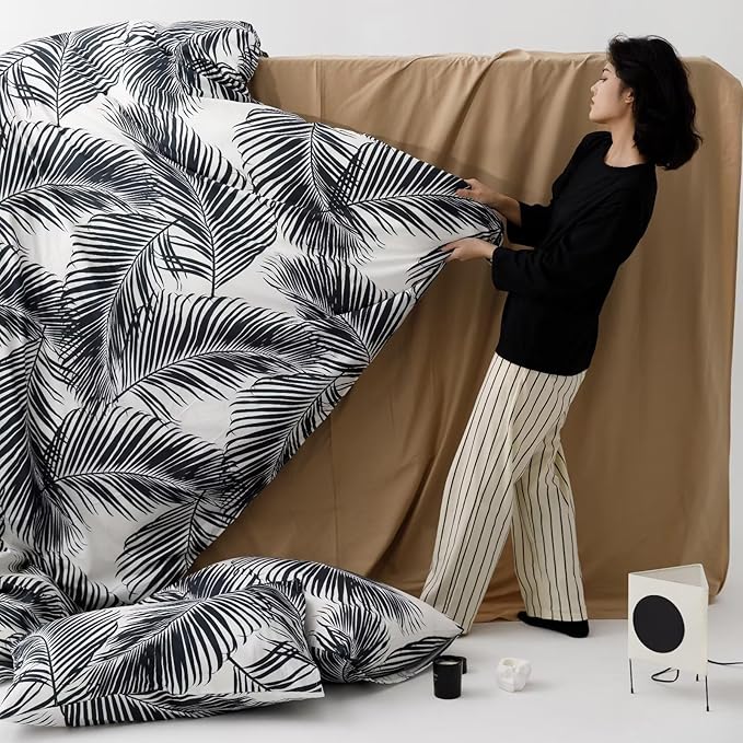 KAREVER Black Leaves Comforter King Black and White Palm Leaf Printed Comforter Sets Modern Boho Black Tropical Botanical Leaves Bed Quilts for Women Men Soft Floral Palm Black King Comforters