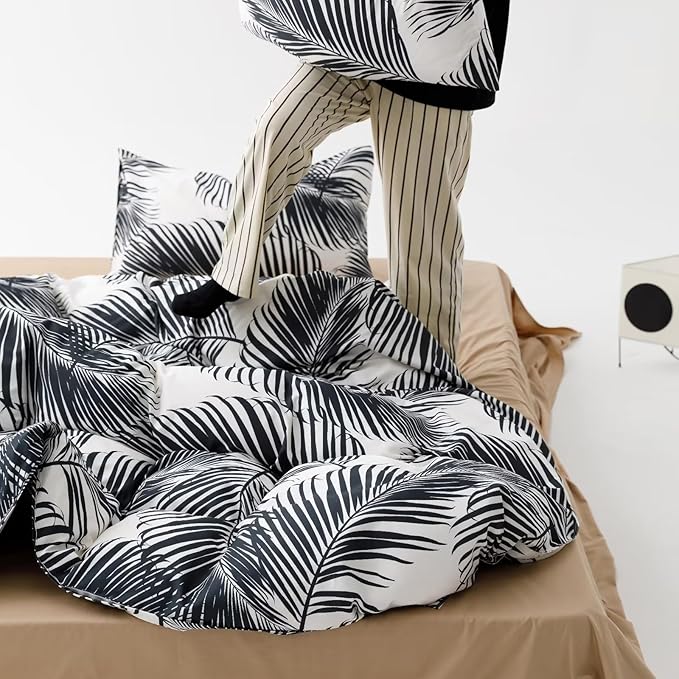KAREVER Black Leaves Comforter King Black and White Palm Leaf Printed Comforter Sets Modern Boho Black Tropical Botanical Leaves Bed Quilts for Women Men Soft Floral Palm Black King Comforters
