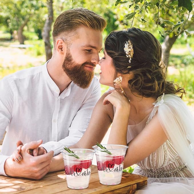 Dandat Disposable Wedding Plastic Cups Bulk 10oz Mr and Mrs Happily Ever After Disposable Clear Reception Drinking Cup for Wedding Reception Bridal Shower Engagement Party(200 Pack,Mr and Mrs)