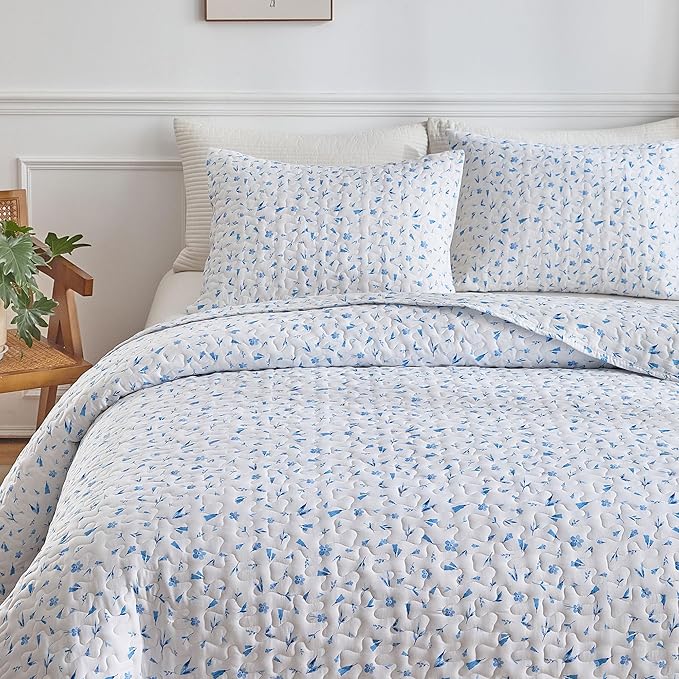 mixinni King Quilt Bedding Set with Pillow Shams, 3 Piece Boho Blue Floral Bed Coverlets for All Seasons, Soft Lightweight Microfiber Quilted Comforter Set-(92"x106", 1 Quilt+ 2 Pillow Shams)